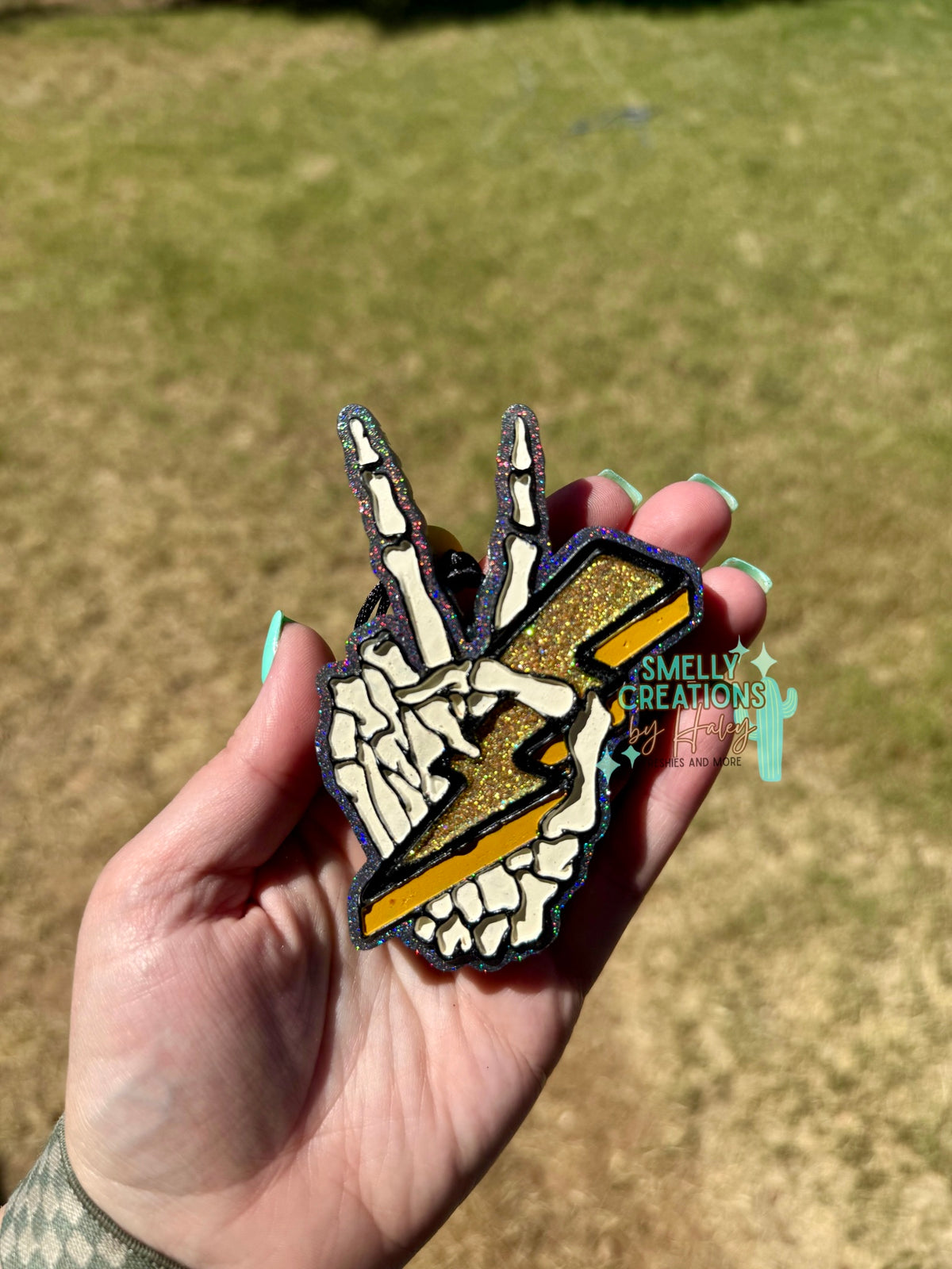 Skeleton Peace with Lightning